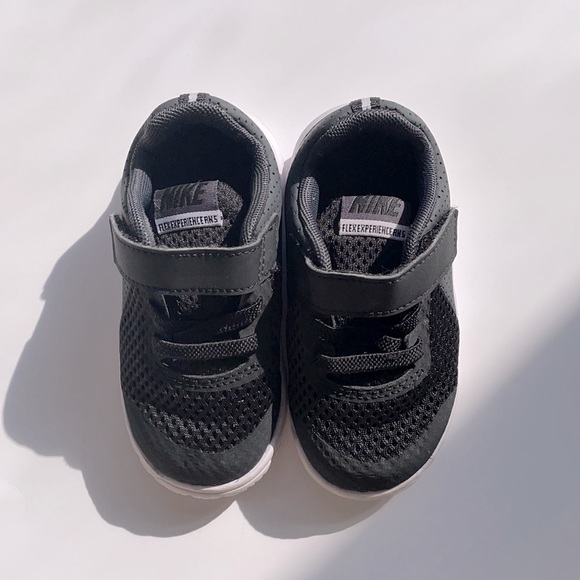 6C Nike (small child), Black & White sneakers. - Picture 2 of 3